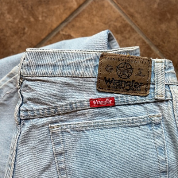 Vintage Wrangler High-Rise Jeans - Picture 3 of 3